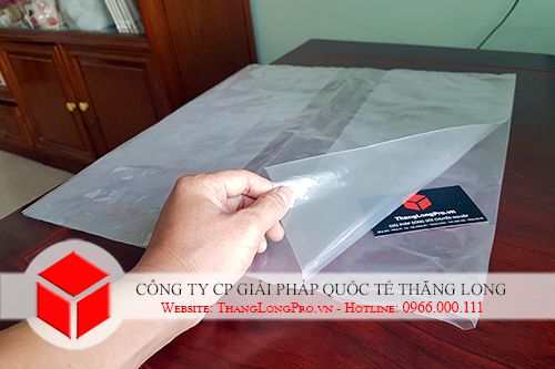 Túi nilong trắng trong gấp hông